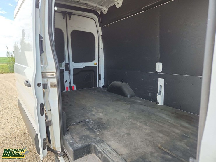 2019-ford-transit-image-23