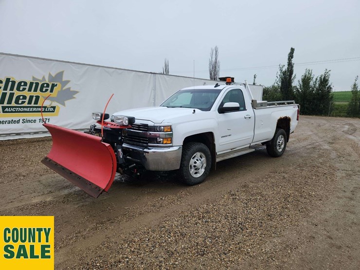 2015-chevrolet-silverado-2500hd-image-1