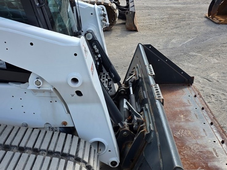 2023-bobcat-t770-image-9