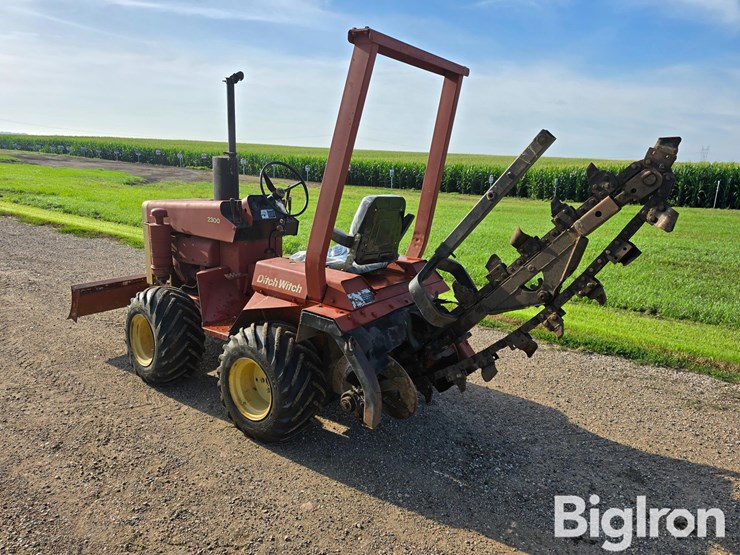 ditch-witch-2300-image-7