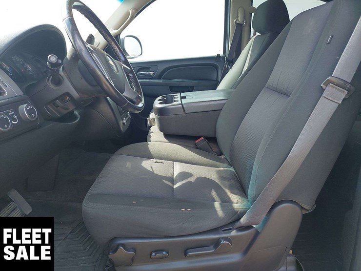 2014-chevrolet-suburban-image-10