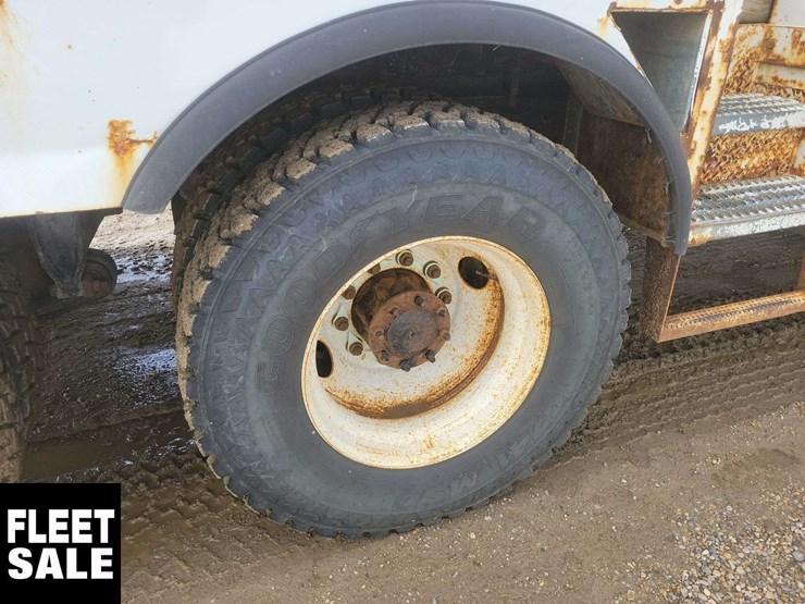 2013-freightliner-108sd-image-26