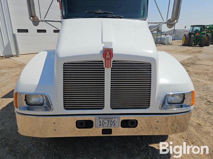 2004-kenworth-t300-image-13