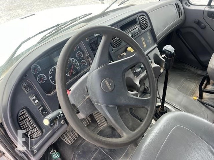 freightliner-business-class-m2-112-image-28
