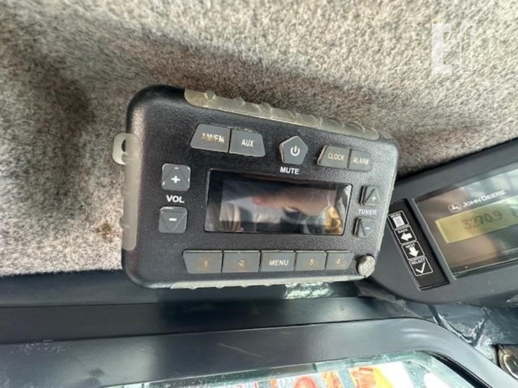 deere-317g-image-25