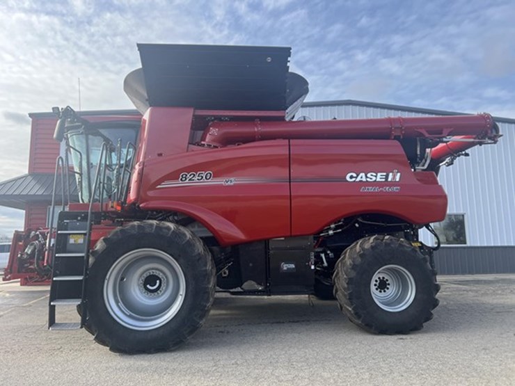 2022-case-ih-8250-image-1