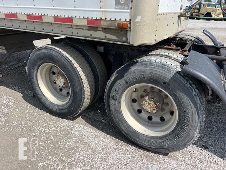 2008-freightliner-columbia-120-image-21