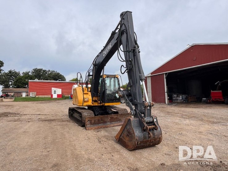 2012-deere-135d-image-5