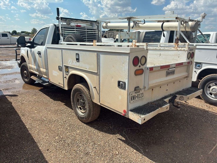 2017-ford-f350-sd-image-4