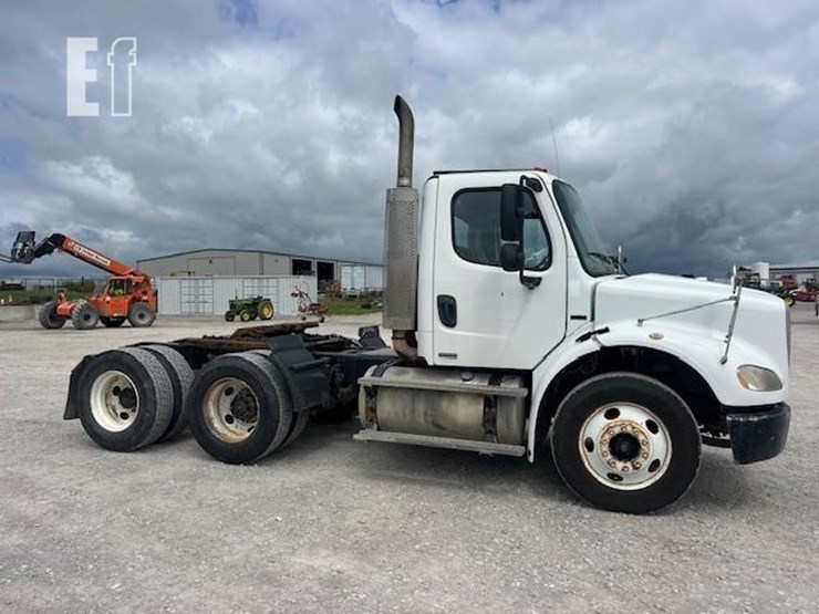 freightliner-business-class-m2-112-image-8
