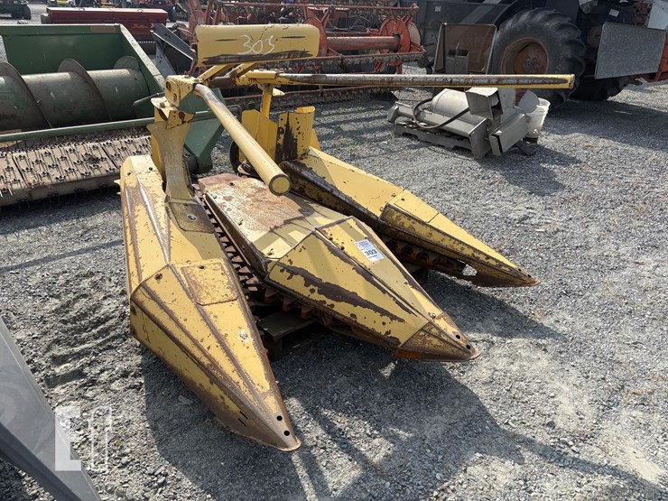 new-holland-824-image-1