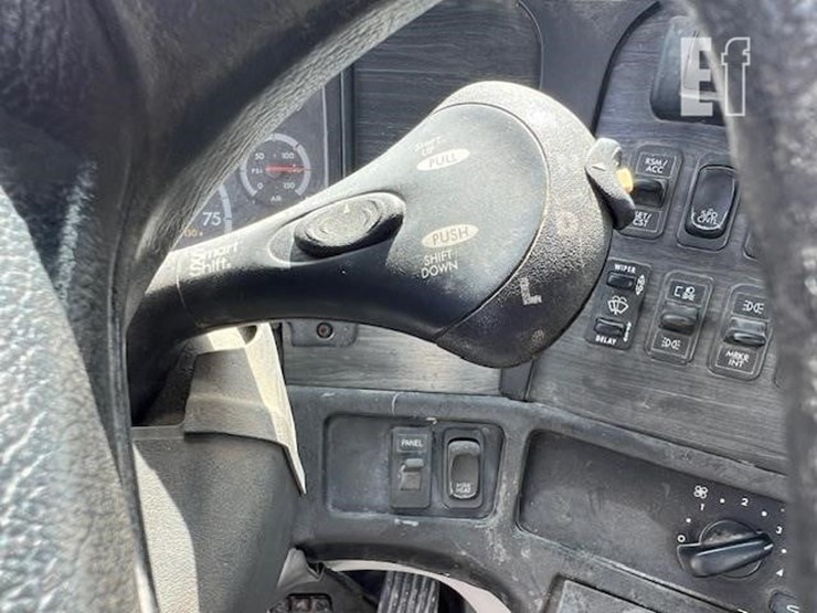 2008-freightliner-columbia-120-image-48