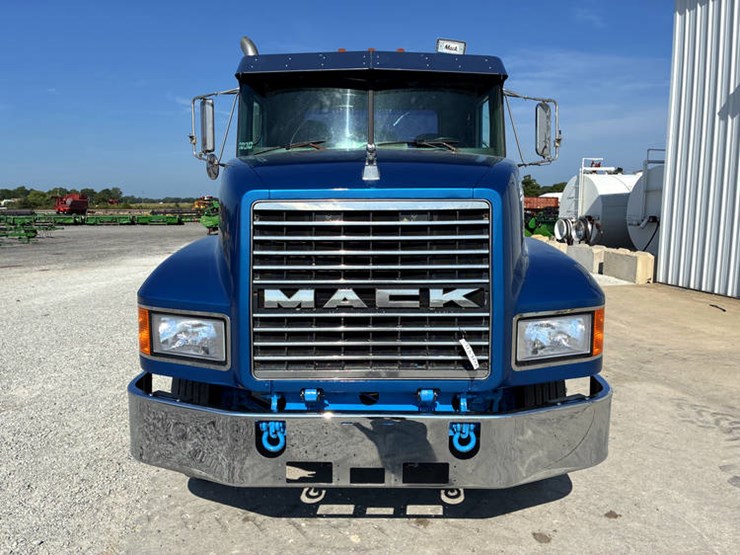 1996-mack-ch613-image-13