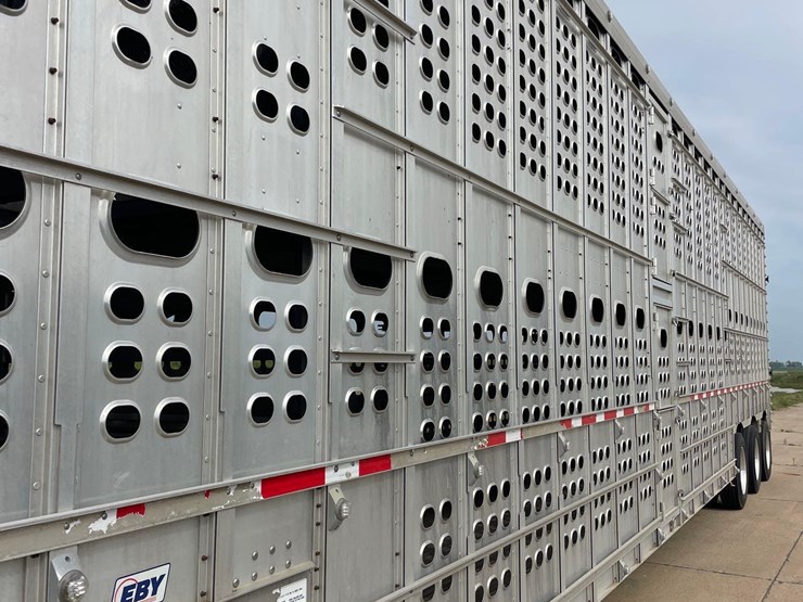 2021-eby-livestock-trailer-image-18