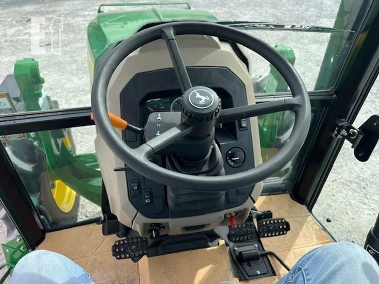 2023-john-deere-5075e-image-37