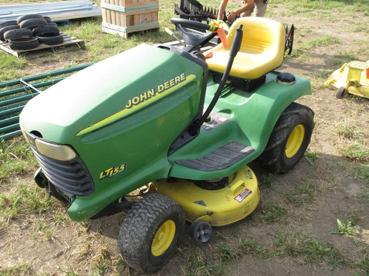 john-deere-lt-image-1