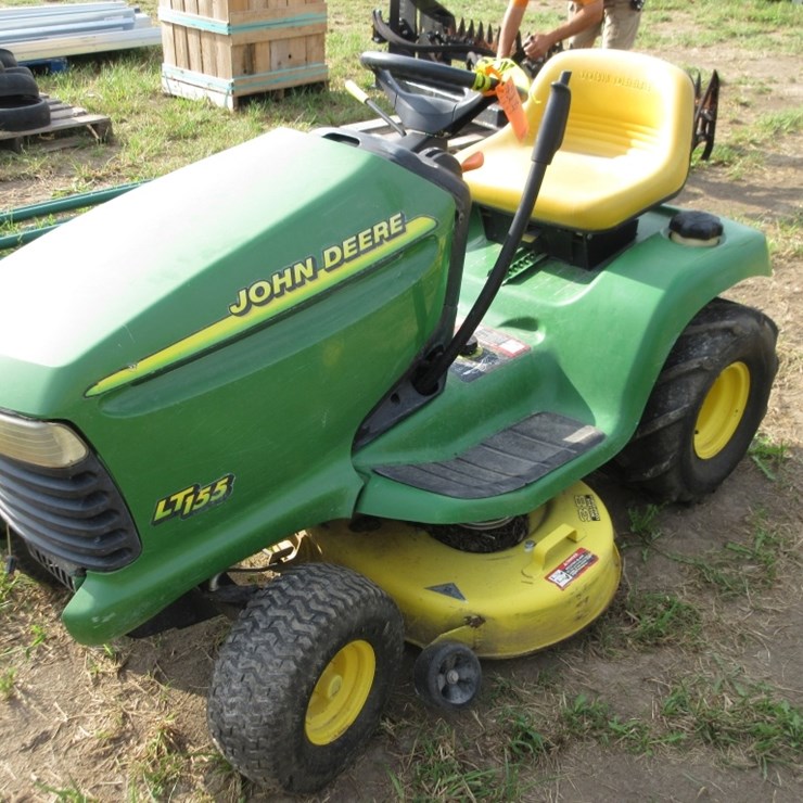 JOHN DEERE LT