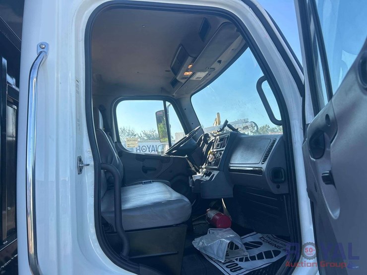 2019-freightliner-m2-106-landscape-dump-truck-image-21