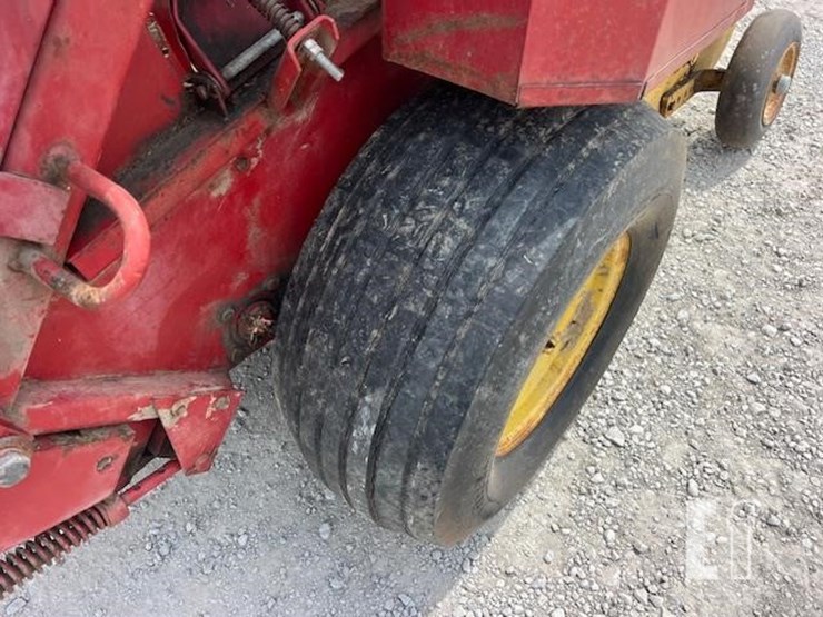 new-holland-852-image-16