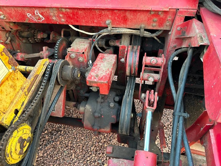 new-holland-790-image-12