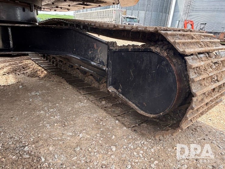 2012-deere-135d-image-40