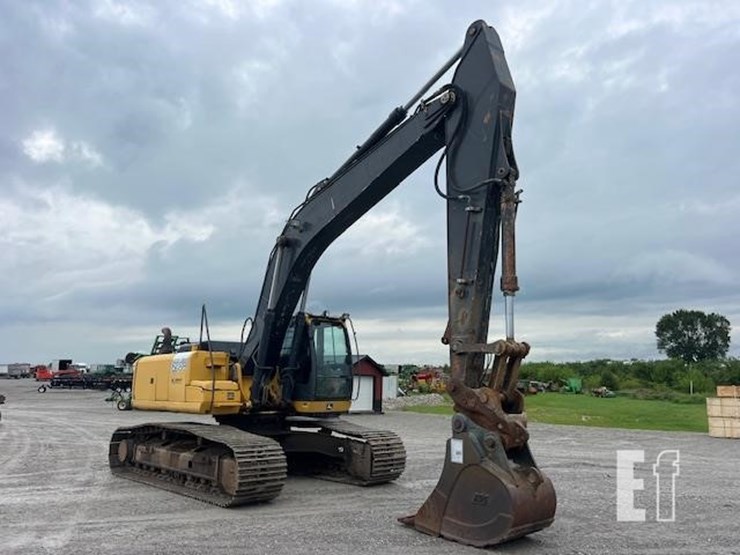2014-deere-290g-lc-image-11