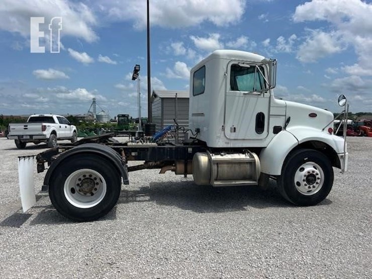 2003-peterbilt-330-image-7