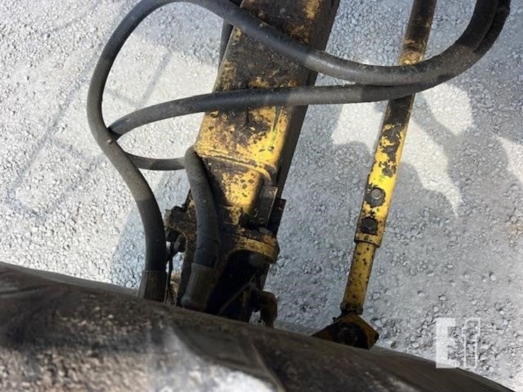 new-holland-tr85-image-35