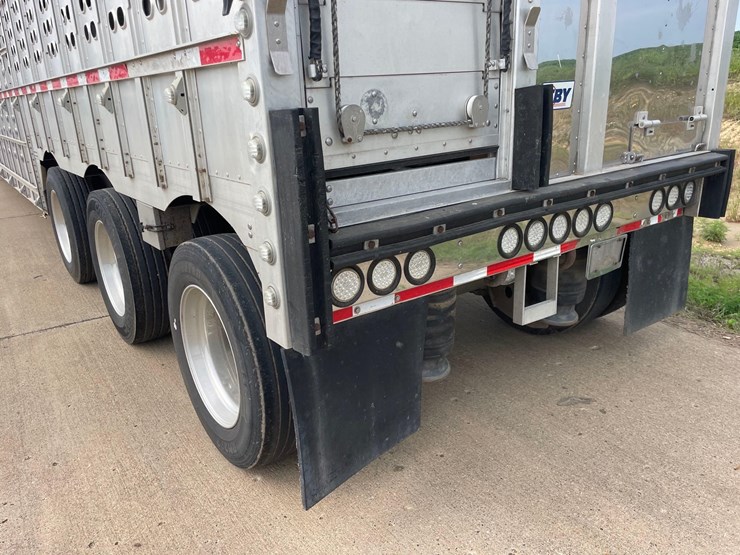 2021-eby-livestock-trailer-image-8