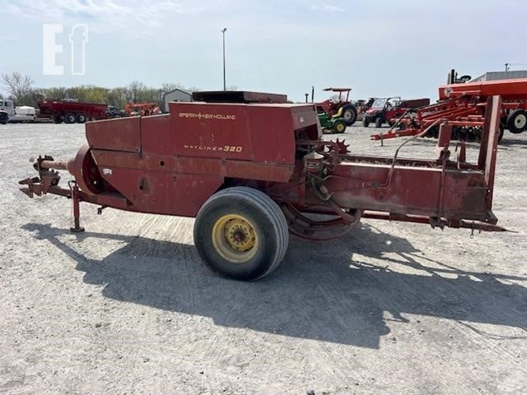 new-holland-320-image-8