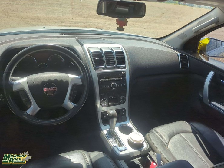 2011-gmc-acadia-image-9
