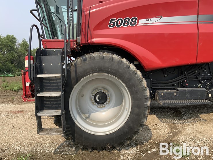 2011-case-ih-5088-image-15