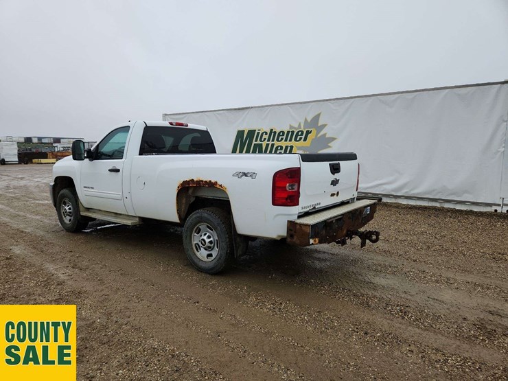 2014-chevrolet-silverado-2500hd-lt-image-3