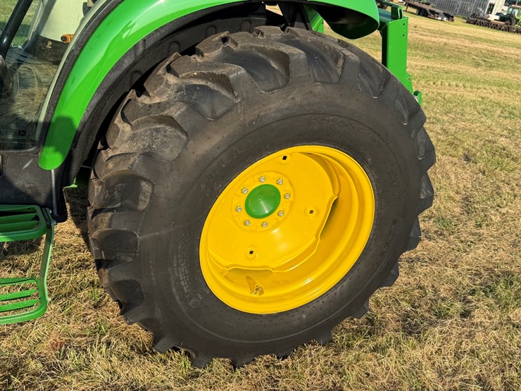 john-deere-4052r-image-15