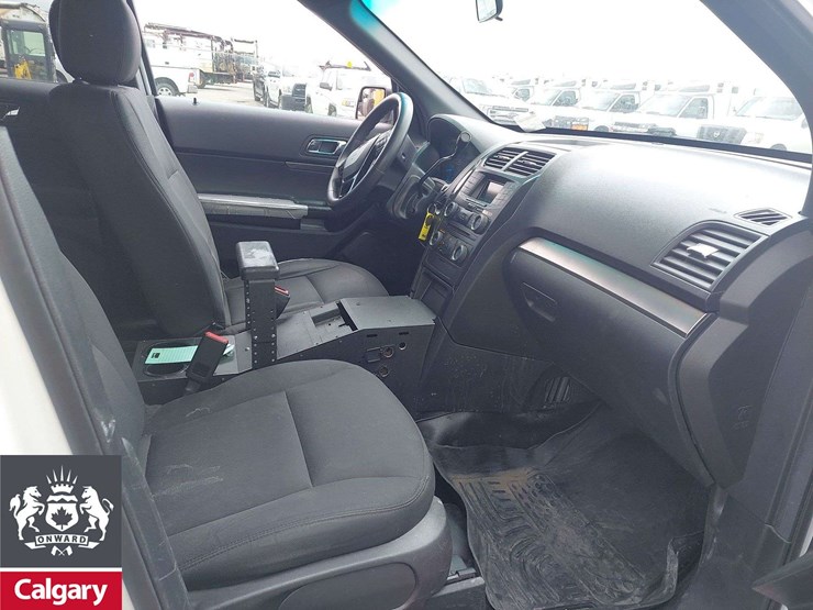 2018-ford-explorer-image-16