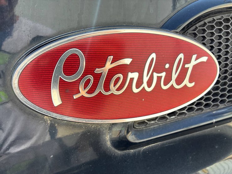 2011-peterbilt-386-image-51