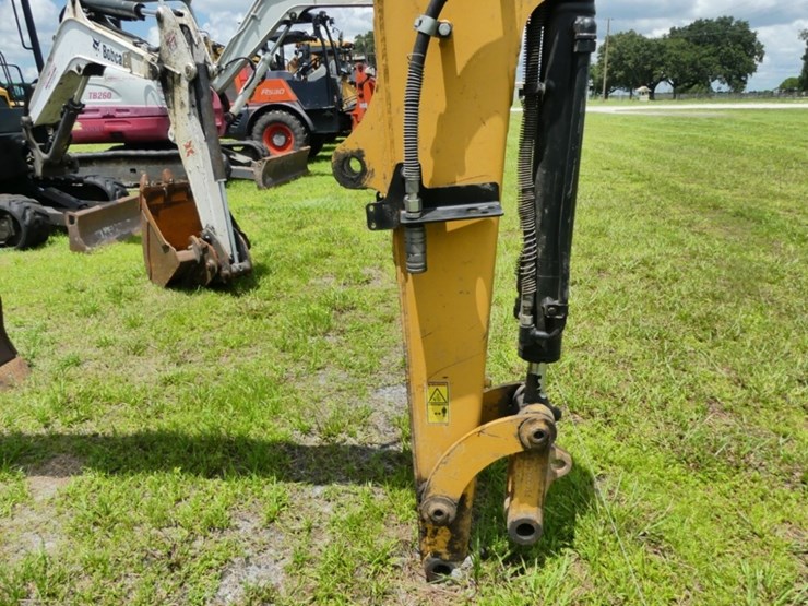 caterpillar-303.5-image-10