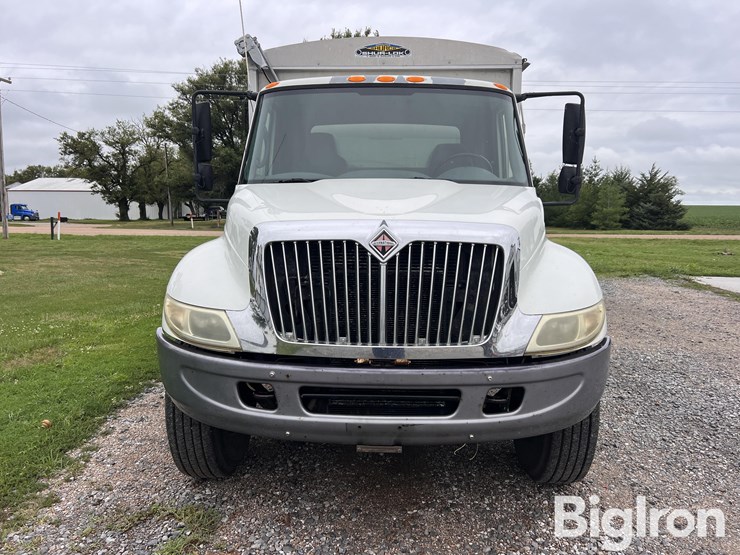 2004-international-durastar-4400-image-2
