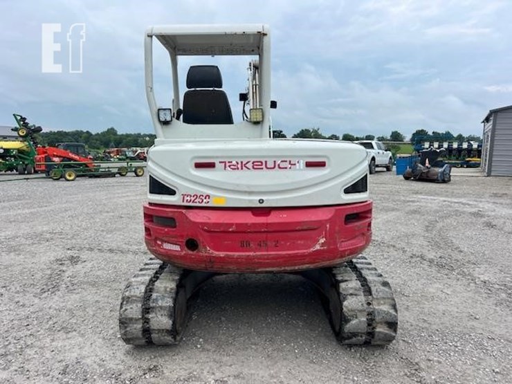 takeuchi-tb260-image-6