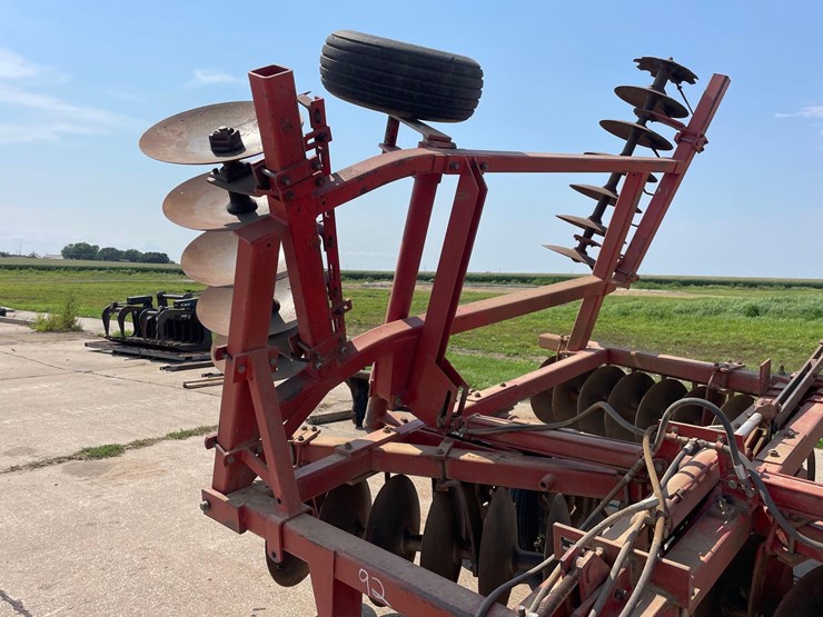 massey-ferguson-820-image-13