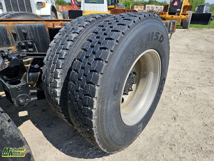 2010-kenworth-t800-image-27