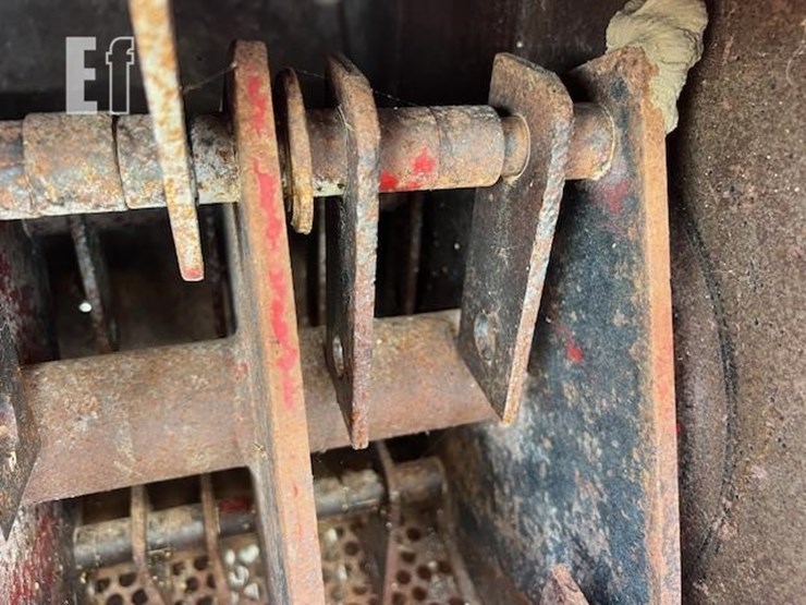 new-holland-353-image-23