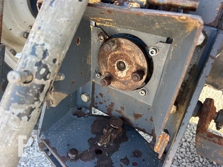 new-holland-tn90f-image-23
