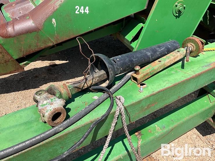 john-deere-300-image-18