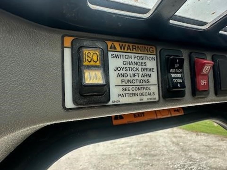 2008-bobcat-t300-image-25