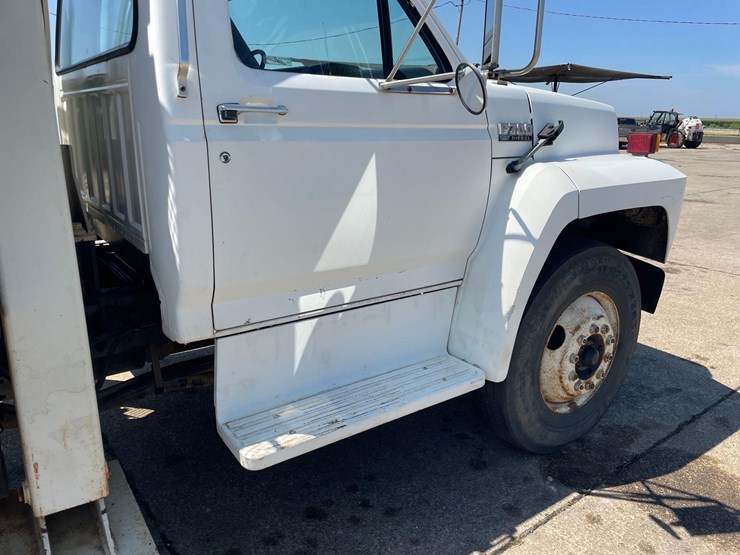 1993-ford-f700-image-18
