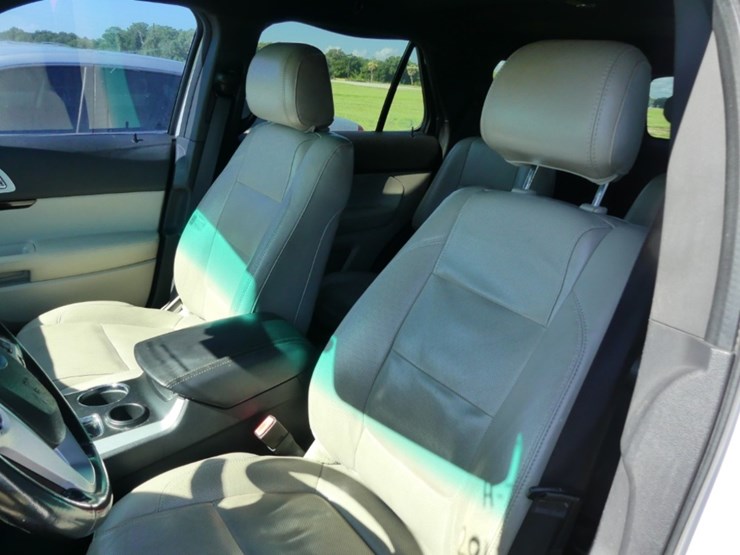 2012-ford-explorer-image-12