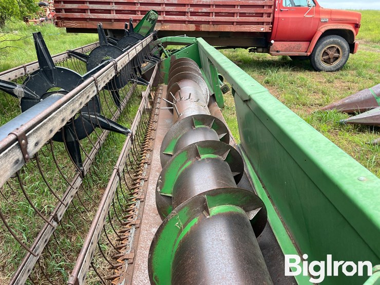 john-deere-220-image-11