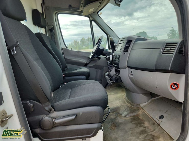 2016-mercedes-benz-sprinter-2500-image-16