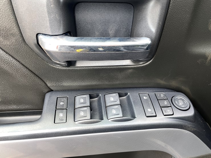 2018-chevrolet-silverado-1500-z71-image-37